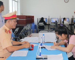 Công an tỉnh Đồng Tháp lần đầu tổ chức sát hạch, cấp giấy phép lái xe