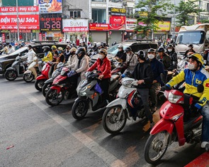 Dừng chờ quá vạch bị phạt lỗi vượt đèn đỏ hay không chấp hành vạch kẻ đường?