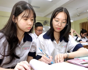 Cấm dạy thêm với học sinh chính khóa: Đồng ý với bộ trưởng, nhưng...