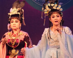 Chị em Tú Sương, Trinh Trinh làm nóng vở San Hậu