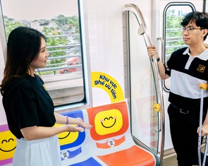 Những chiếc ghế nhiều màu biết ‘nhường chỗ’ trên metro số 1
