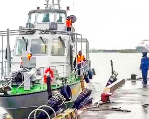 Điều tàu cứu hộ tàu cá bị hỏng máy nơi biển động, gió cấp 6 do ảnh hưởng bão