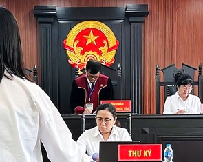 Ký hợp đồng bảo hiểm đến năm 100 tuổi, khách hàng kiện công ty bảo hiểm ra tòa