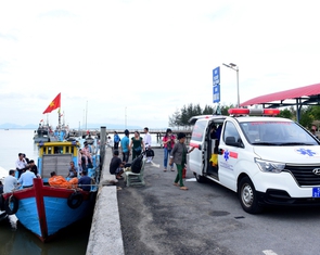 Tăng thêm phương tiện cấp cứu ngoại viện: Không để cấp cứu đường thủy bị lãng quên