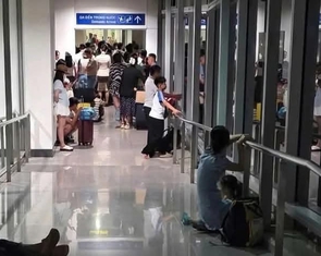 Sân bay Tân Sơn Nhất báo cáo vụ đoàn khách bị 'mắc kẹt' lúc rạng sáng: Do phối hợp chưa chặt chẽ