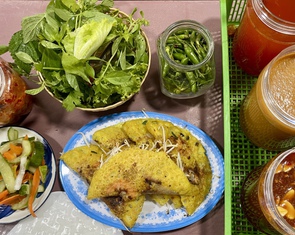 Chiều mưa dạo chợ Lạc Quang ăn đồ Phan Rang: Bánh canh, căn, xèo, chả cá gợi vị quê nhà