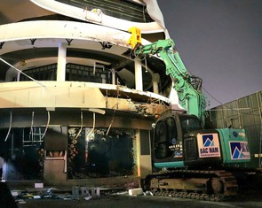 Tối 19-6, Hà Nội bắt đầu phá dỡ tòa nhà Hàm cá mập