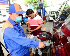 Giá xăng dầu đồng loạt tăng mạnh hơn 1.000 đồng/lít