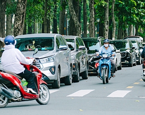 Phạt mạnh tay, hết thời ô tô ra đường đậu đâu cũng được
