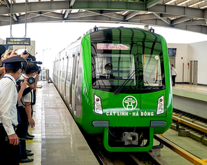 Chuyên gia ngạc nhiên vì mái nhà ga Cát Linh - Hà Đông bị tốc từ bão Yagi đến nay mới sửa