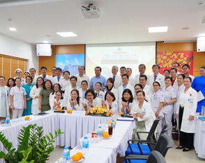 Chủ tịch UBND TP.HCM trao bằng khen đột xuất 2 bệnh viện thông tim bào thai cho sản phụ Singapore