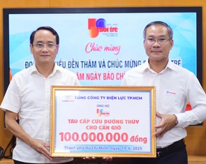 Tổng công ty Điện lực TP.HCM ủng hộ tàu cấp cứu đường thủy 100 triệu đồng