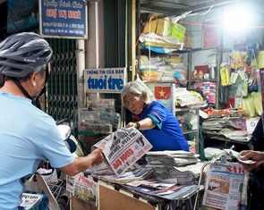 Niềm vui, nỗi buồn nửa thế kỷ 'ôm' sạp bán báo