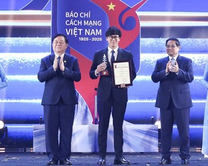 Báo Tuổi Trẻ giành ba giải báo chí quốc gia, giải A cho phóng sự ảnh xúc động về Làng Nủ