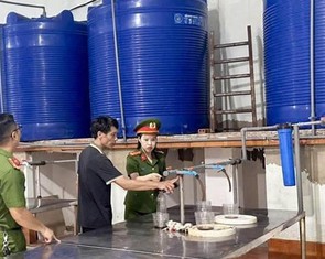Vụ ngàn chai nước mắm vứt ven đường: Công an Thanh Hóa công bố kết quả kiểm tra