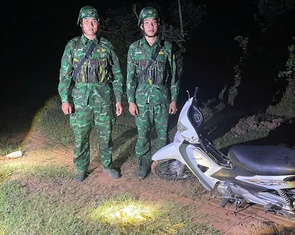 Gặp biên phòng ở biên giới Tây Ninh, hai người bỏ chạy để lại 18kg vàng