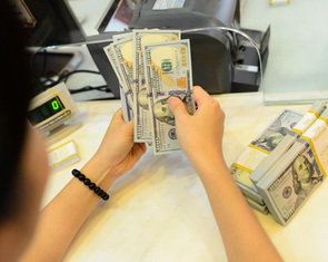 Tin tức sáng 25-6: Quốc hội thông qua nhiều luật, họp công tác nhân sự; Tỉ giá USD lại 'nổi sóng'