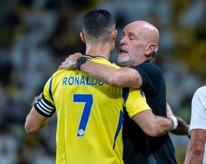HLV Al Nassr bị sa thải theo yêu sách của Ronaldo