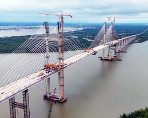 Hợp long cầu Bình Khánh cao tốc Bến Lức - Long Thành ngày 28-6