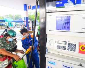 Xăng dầu tiếp tục tăng giá phiên thứ ba liên tiếp