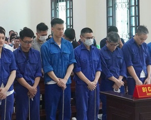 Hoãn phiên tòa xét xử 14 cựu cán bộ Hải quan Hải Phòng do luật sư vắng mặt