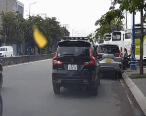 Có quy định mở cửa xe vẫn xảy ra tai nạn: Do ý thức tài xế hay giáo viên dạy qua loa?