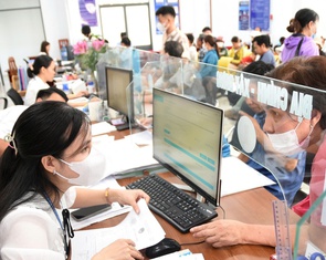Chi tiền thuê 32 xe đưa đón cán bộ, công chức Bình Phước qua Đồng Nai làm việc