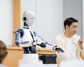 Hàn Quốc phát triển robot 'giải bài toán' dân số già