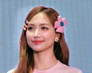 Hòa Minzy: 'Hàng trăm thương hiệu sẵn sàng bỏ nhiều tiền mời tôi quảng cáo'