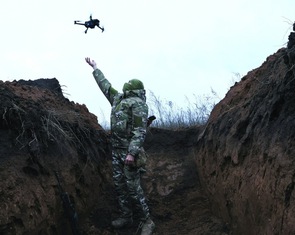 Drone viết lại các học thuyết phòng không