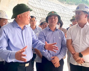 Phó thủ tướng Nguyễn Hòa Bình kiểm tra cao tốc Quy Nhơn - Chí Thạnh
