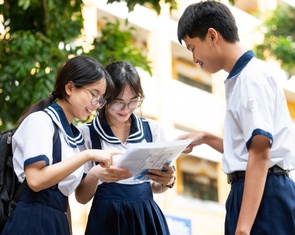 Thi lớp 10 ở TP.HCM: Mưa lớn khiến 1 phòng thi bị dột
