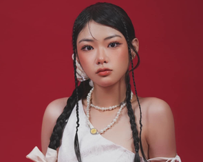 'Em xinh' Ánh Sáng xin lỗi HIEUTHUHAI vì chế lời bài Trình; Nữ người mẫu Nga qua đời ở tuổi 24