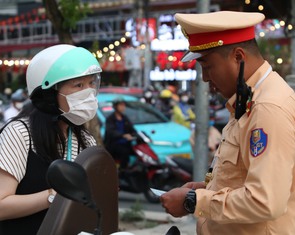 Ai cũng lấy lý do vội rồi chạy lên vỉa hè, vậy người khác không vội sao?