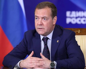 Ông Medvedev: Tiến công mạnh hơn để các bên hiểu vị thế Nga trên bàn đàm phán