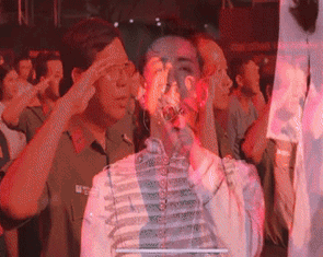 Soobin khiến khán giả rơi nước mắt khi hát Quốc ca trước cả vạn người trên phố đi bộ