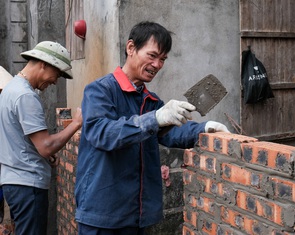 Tin tức sáng 10-6: Xóa nhà tạm, nhà dột nát trước 31-8; Sợ hàng giả, dân đổ về siêu thị