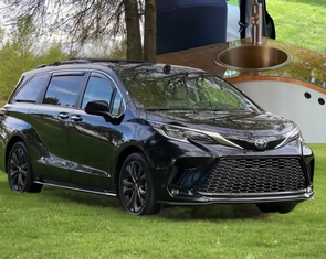 Nhà di động từ MPV Toyota ngang cỡ Alphard, thoải mái không kém Ford Transit