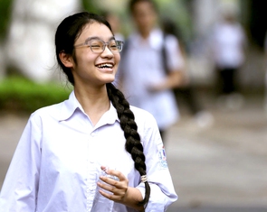 Đề thi văn vào lớp 10 chuyên ở Hà Nội về 'ánh sáng riêng bên trong mỗi người'