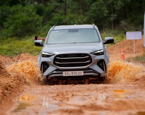 Isuzu muốn thoát khỏi 'DNA xe tải', đua bán SUV 7 chỗ tại Việt Nam