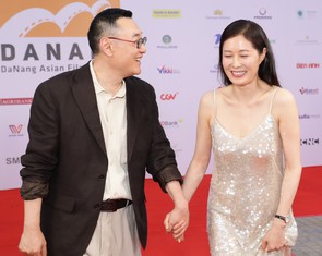Đạo diễn nổi tiếng Jang Joon Hwan thích cơm nhà Việt Nam, thịt kho trứng giống Jangjorim quá