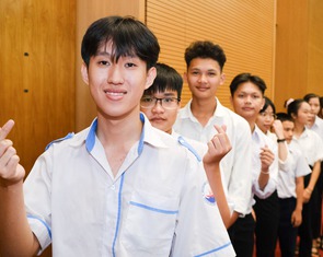 Trao học bổng Chắp cánh ước mơ: Vệt sáng lung linh trên bức tranh đen thẫm