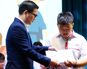 Chắp cánh ước mơ cho những khát khao học tập vượt lên trong gian khó