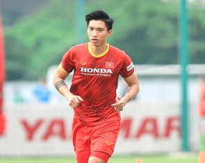 Văn Hậu đã ra sân tập