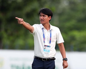 CLB Trường Tươi Bình Phước chia tay  HLV trưởng Huỳnh Quốc Anh