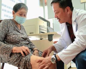 Khám, phát thuốc miễn phí cho cựu chiến binh, người có công