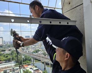 Nhiều cư dân chung cư ở TP.HCM tháo 'chuồng cọp', mở lối thoát nạn sau vụ cháy cư xá Độc Lập