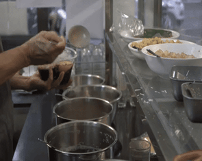 Quán chè Mười Sáu vắt qua hai thế kỷ: Nhà mình vẫn bán chè Hà Nội