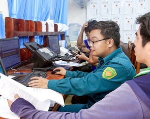 ‘1 kèm 1’ ở trung tâm hành chính công xã Long Hải, TP.HCM