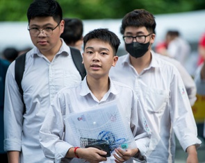 Hà Nội có thủ khoa 'kép' khối A01 và D01, 2 thủ khoa khối A00